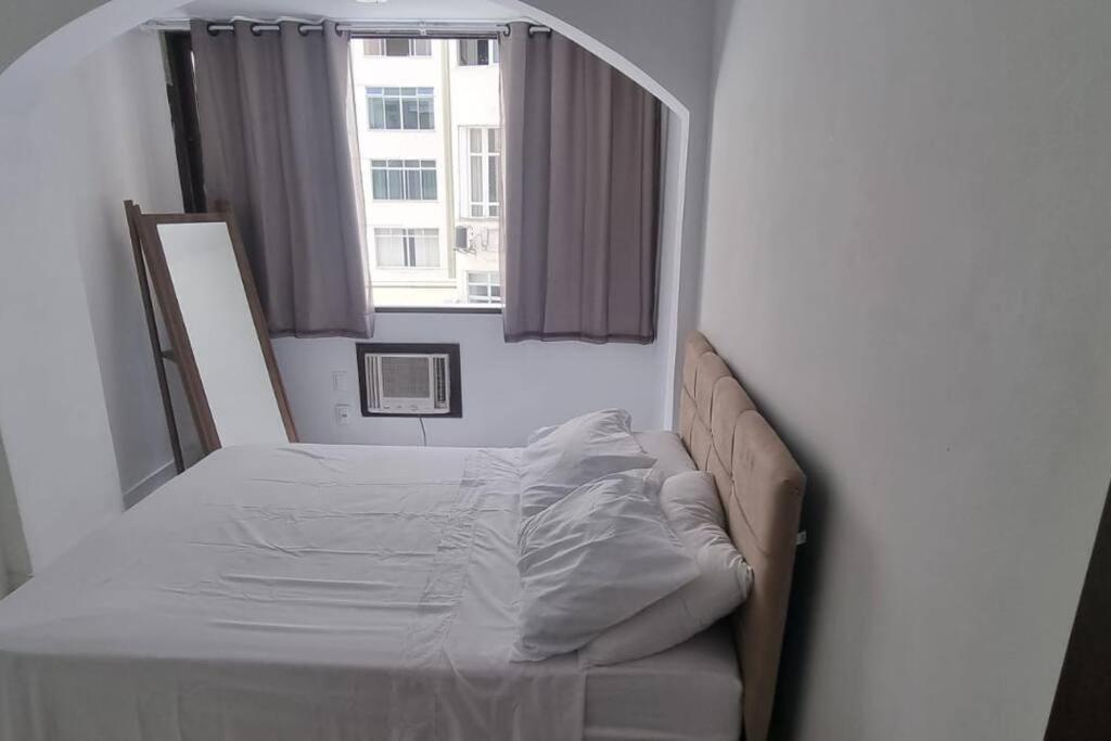 Quarto E Sala A Uma Quadra Da Praia Copacabana Posto 02 リオデジャネイロ エクステリア 写真