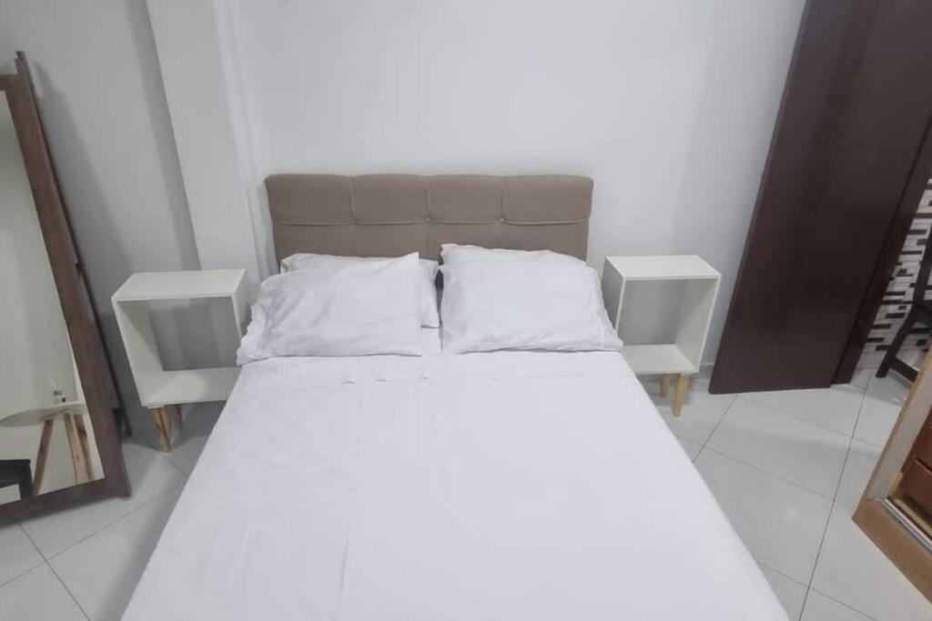 Quarto E Sala A Uma Quadra Da Praia Copacabana Posto 02 リオデジャネイロ エクステリア 写真