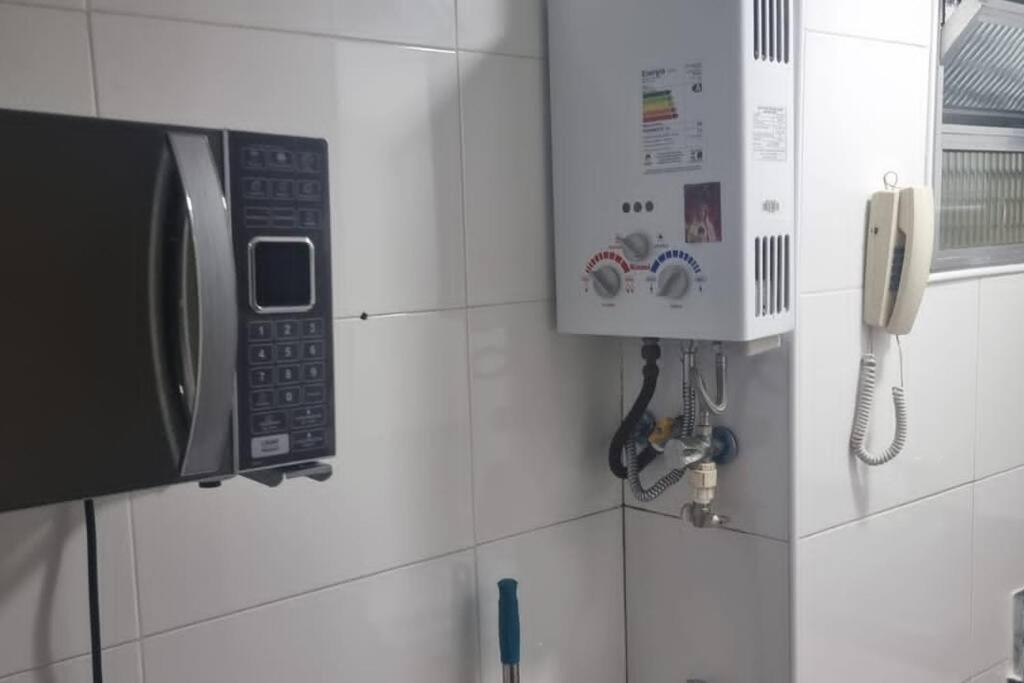 Quarto E Sala A Uma Quadra Da Praia Copacabana Posto 02 リオデジャネイロ エクステリア 写真