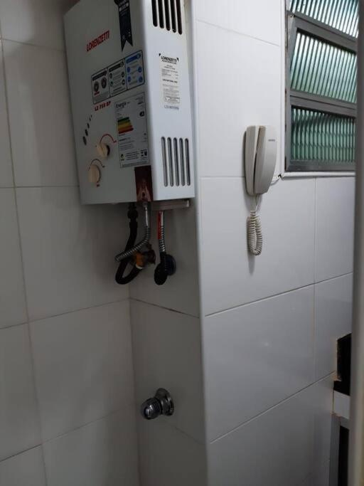 Quarto E Sala A Uma Quadra Da Praia Copacabana Posto 02 リオデジャネイロ エクステリア 写真